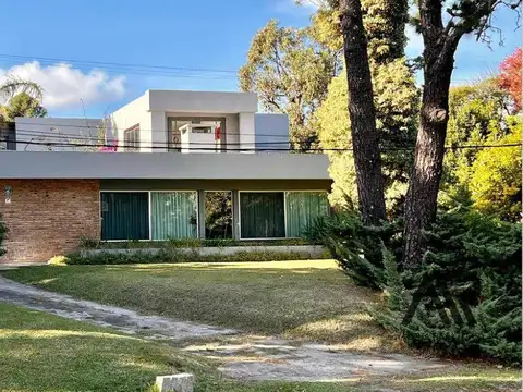 Casa en venta de 4 dormitorios en Jardin Pinares