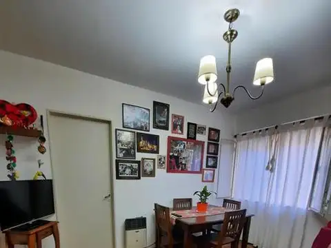 Departamento interno por escalera - 2 dormitorios - Frente a Plaza Lopez