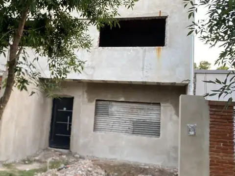 Casa 4 ambientes con 2 baños