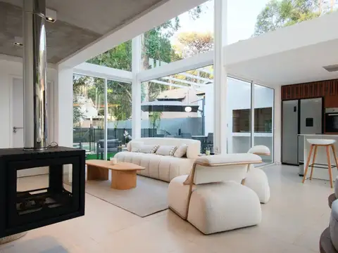 Casa 4 ambientes con 2 baños