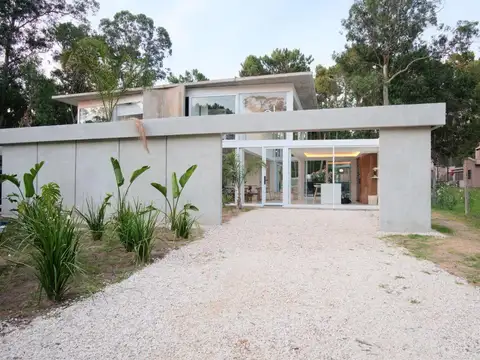 Casa en Venta de 3 Dormitorios en Solanas  Punta Ballena