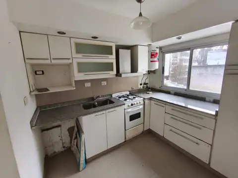 `3 AMBIENTES REMODELADO EN EXCELENTE ESTADO
