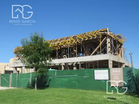 Casa 6 ambientes con 5 baños