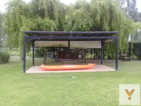 Casa en Venta - 4 Dormitorios 4 Baños - 2400mts - Coronel Brandsen