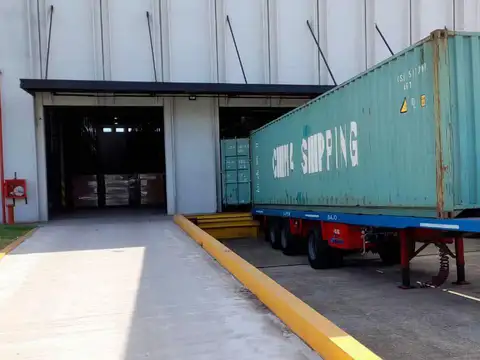 Alquiler Depósito 1895m2 en predio en Ruta 2
