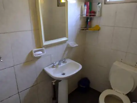 Casa 2 ambientes con 1 baño