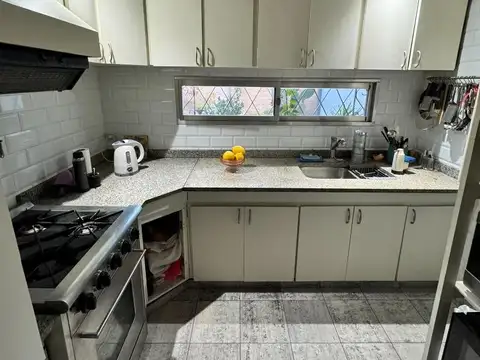 Casa 4 ambientes con 3 baños