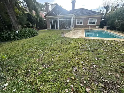 Casa 4 ambientes Venta o Alquiler Preciosa Barrio Cerrado de Lujo