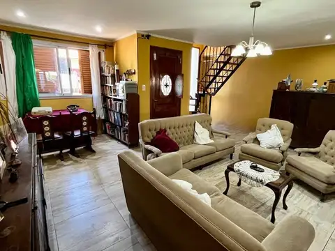 Casa 5 ambientes con 3 baños
