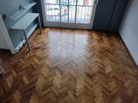 RETASADO. Departamento 2 amb muy buena ubicación