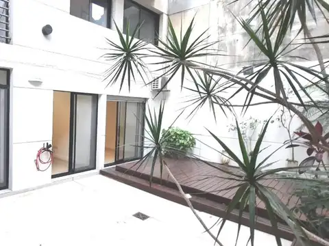 3 AMBIENTES 2 BAÑOS COMPLETOS. PATIO 8 X 4 CON PARRILLA