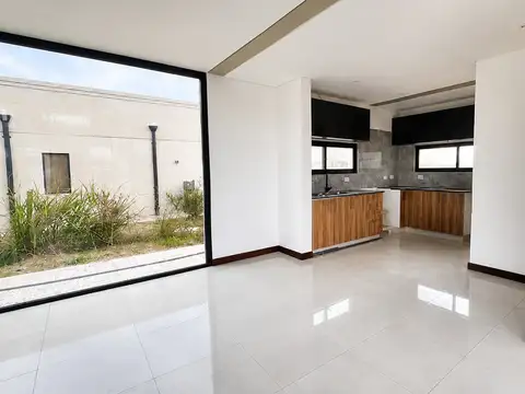 Casa 6 ambientes con 3 baños
