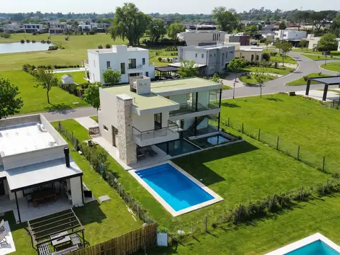 Venta Casa Moderna A Estrenar Al Golf - Haras Santa María