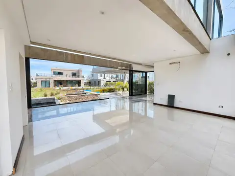 Casa en Venta en Haras Santa María, USD 290.000