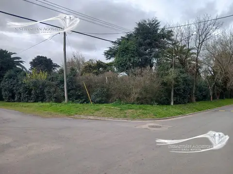 Venta de Terreno en esquina en Parque Leloir