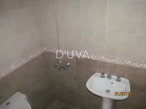 Calle 66 e/ 115 y 116 Local de 20 m2 aproximados con toilette.-