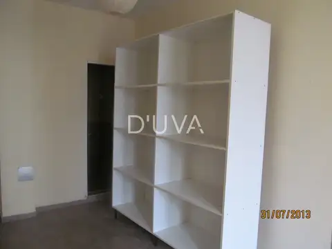Calle 66 e/ 115 y 116 Local de 20 m2 aproximados con toilette.-