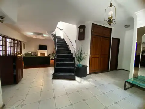 Casa 6 ambientes con 3 baños