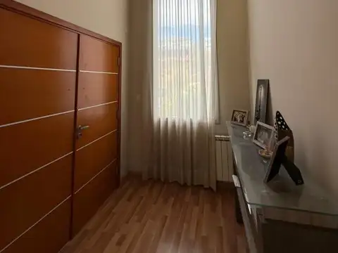 Casa 5 ambientes con 4 baños
