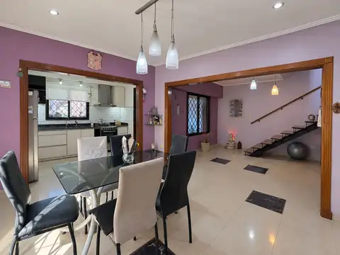 Casa en Venta con 2 cocheras