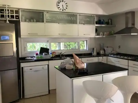 Casa 6 ambientes con 3 baños
