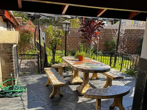 PH en venta con jardín , 4 ambientes, potencial ampliación. Ciudadela