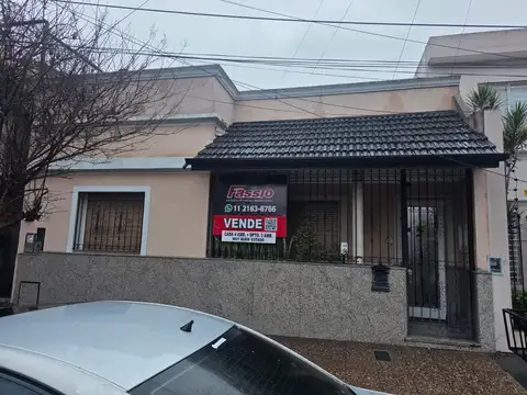 CASA MULTIFAMILIAR - RESIDENCIAL - MUY BUEN ESTADO - U$D 219.000 - APTA CREDITO BANCARIO -
