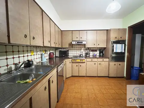Casa 17 ambientes con 5 baños