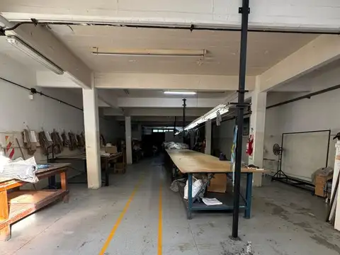Galpon en Venta 49  mts Fondo