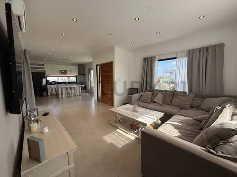 VENTA CASA 4 AMBIENTES BARRIO SANTA CLARA AL SUR