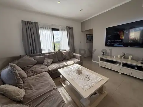 Casa 4 ambientes con 3 baños