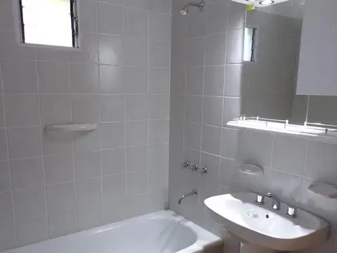 Casa en venta - 3 Dormitorios 2 Baños - 145Mts2 - Lisandro Olmos, La Plata