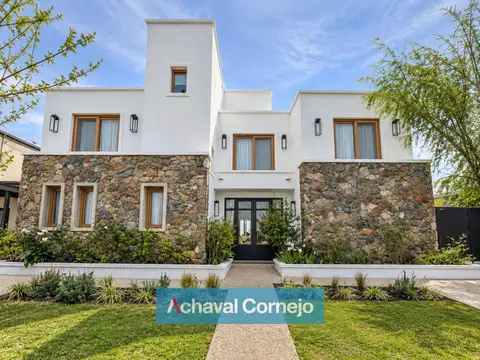 Venta | Casa al lago en 3 plantas con 3 dormitorios, dependencia, escritorio y playroom - Nordelta