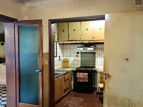 Casa 7 ambientes con 2 baños