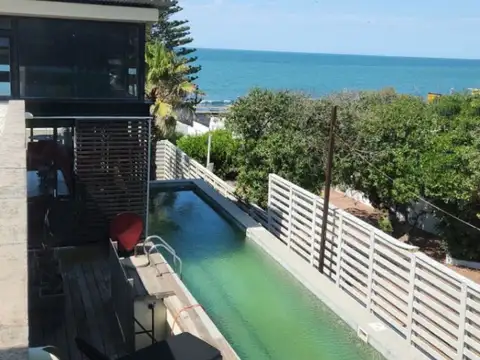 Casa en venta c/ cochera en La Barra