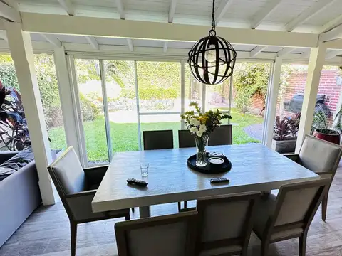 Casa en Venta con 3 cocheras