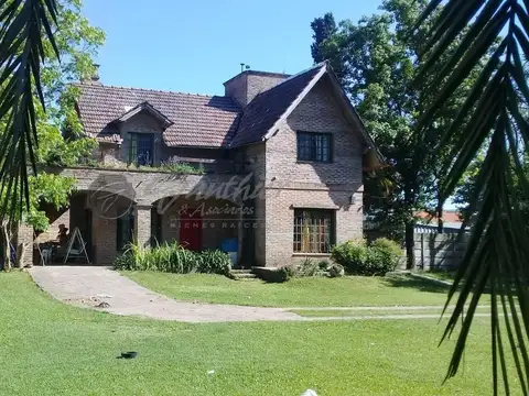 Casa En Venta En Zárate: BARRIO SAAVEDRA Oportunidad CHALET ÚNICO