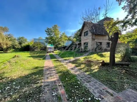 Casa en Venta con 2 cocheras