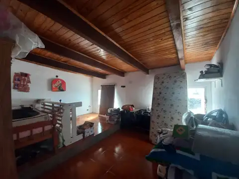Casa 5 ambientes con 1 baño