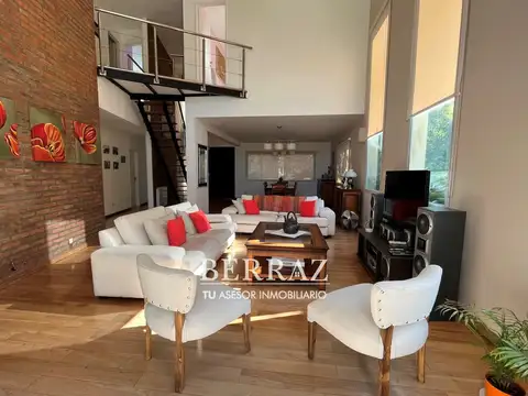 Casa 6 ambientes con 5 baños