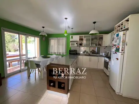 Casa venta 6 ambientes en Santa Maria de los Olivos Malvinas Argentinas lote de 1097 m2