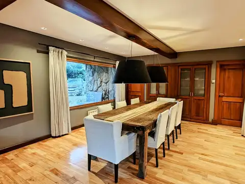 Casa 5 ambientes con 3 baños