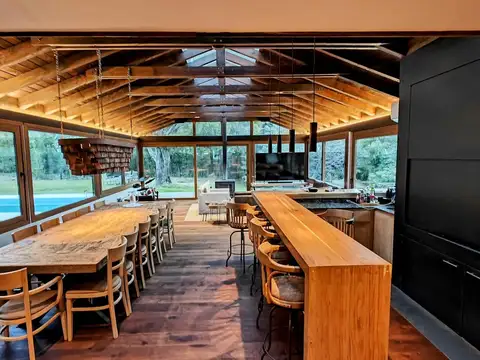 Casa en Venta con 2 cocheras