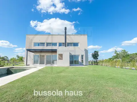 Casa en venta 6 ambientes al lago Costas Puertos Escobar