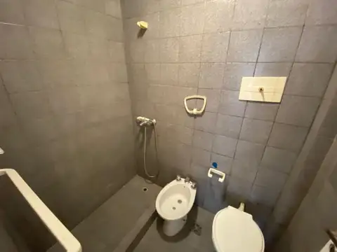 Monoambiente con balcón apto profesional en Coghlan