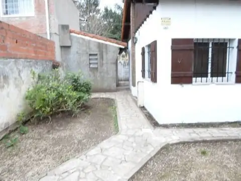 Av H. YRIGOYEN 14.646 e/ San Martín y H. Primo