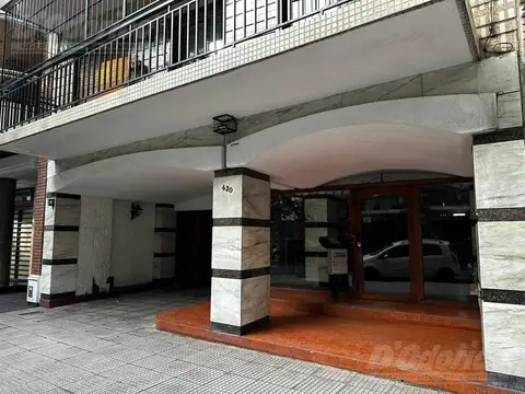 Departamento de 3 dormitorios, dep. serv. cochera y baulera en alquiler en Caballito