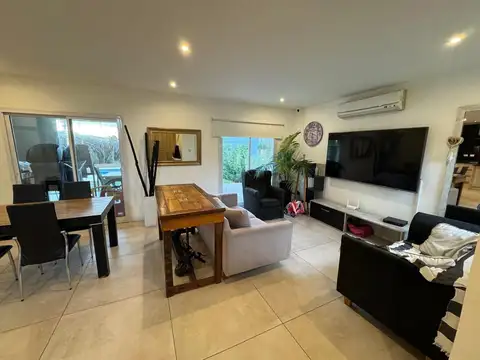 Casa en Venta con 4 cocheras