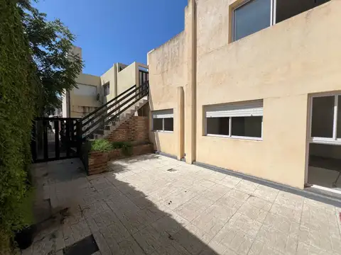 VENTA – Departamento PH De 2 Dormitorios Con Patio. Barrio Belgrano, Rosario.