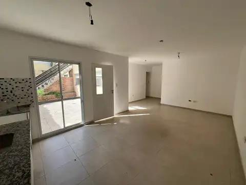 Depto Tipo Casa 4 ambientes con 1 baño